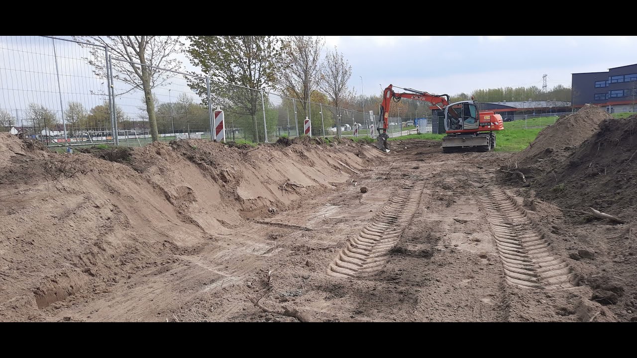 Atlas Terex tw130 sleuf graven in Almere