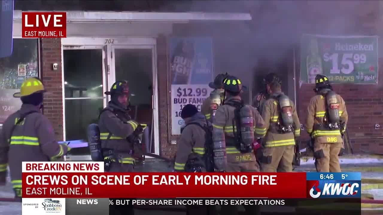 Crews respond to early morning East Moline fire - YouTube