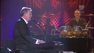 David Foster Singing 'Hard To Say I'm Sorry' With The Audience I Java Jazz Festival