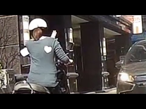 莫非妳是？城之內的阿姨嗎？發動讓路卡！！（開聲音）