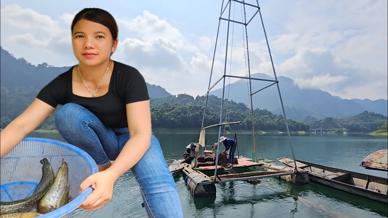 The girl and grandparents harvest shrimp on the lake.