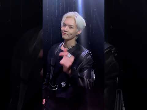 #Virus MV 현장 속 빅토니들의 비주얼 #바이러스 😍🦠🖤💫