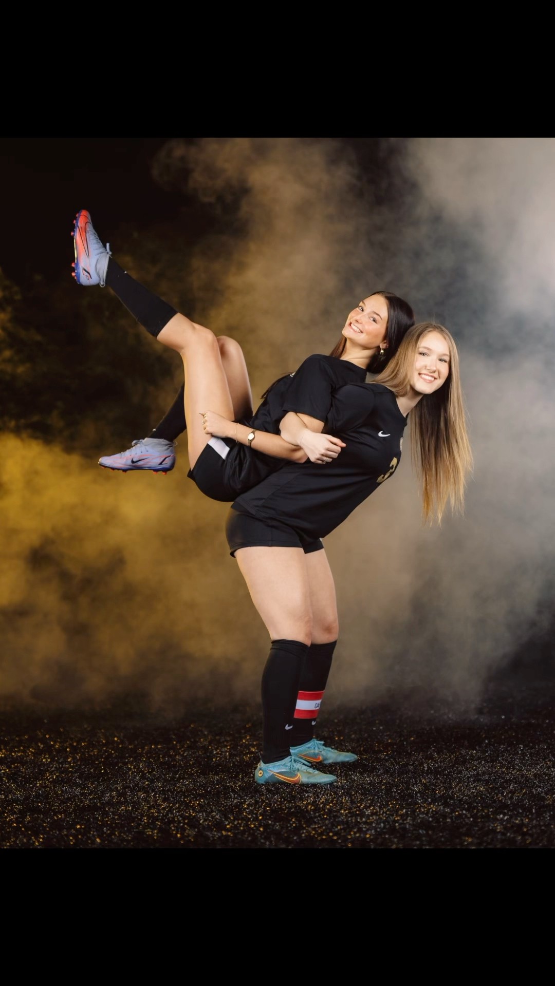 Cute pose idea from Central Soccer! #sportsphotography