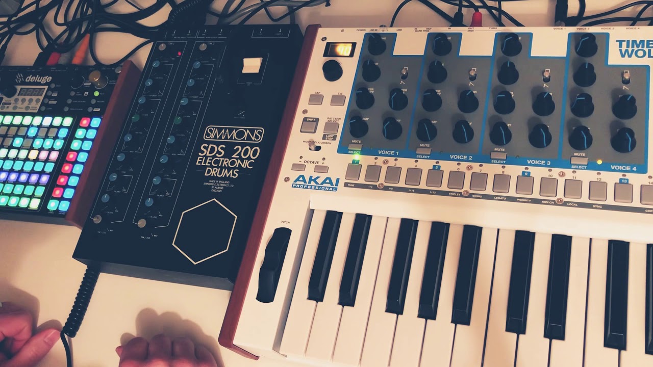JamRetro: Simmons SDS 200 + Timbre Wolf - YouTube