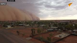 オーストラリア北西部　巨大な砂嵐が上空に