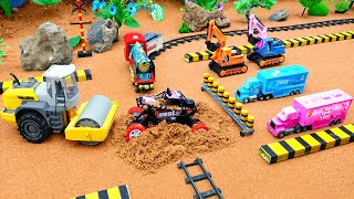 STOP, tractor! Careful ahead! DIY mini tractor Train Barrie traffic light science project