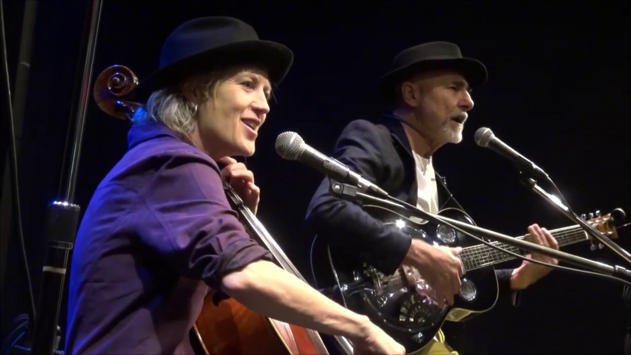 Ver Jennis performing their song "I'm Not Here" en YouTube Ver Jennis performing their song "I'm Not Here" en YouTube