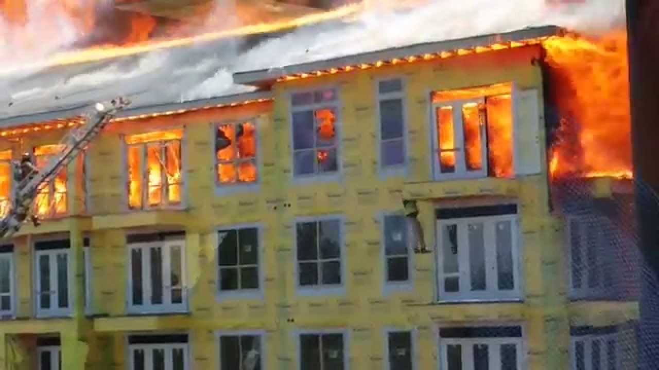 Záchrana muža z horiaceho domu