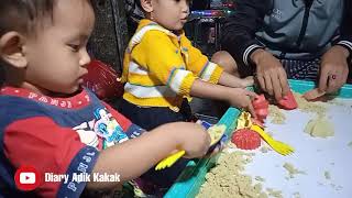 Diary Adik Kakak - Bermain Pasir Pasiran With Bensound Ukulele - Anak Kecil Indonesia