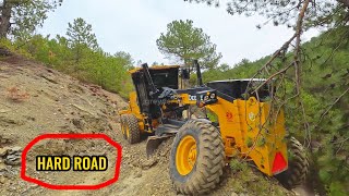 How Does JohnDeer 670Gp Grader Work on the Dangerous Foothills of the Mountains? #grader