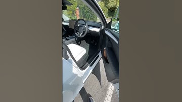 Leaving the AC on in my electric car ❄️ #shorts #teslamodely