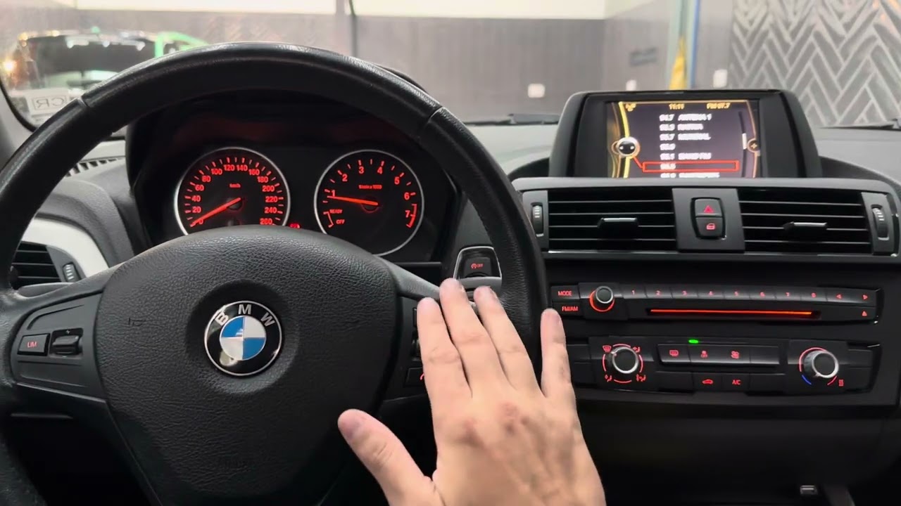 BMW 118i - defeito na central multimídia - conserto e reparo
