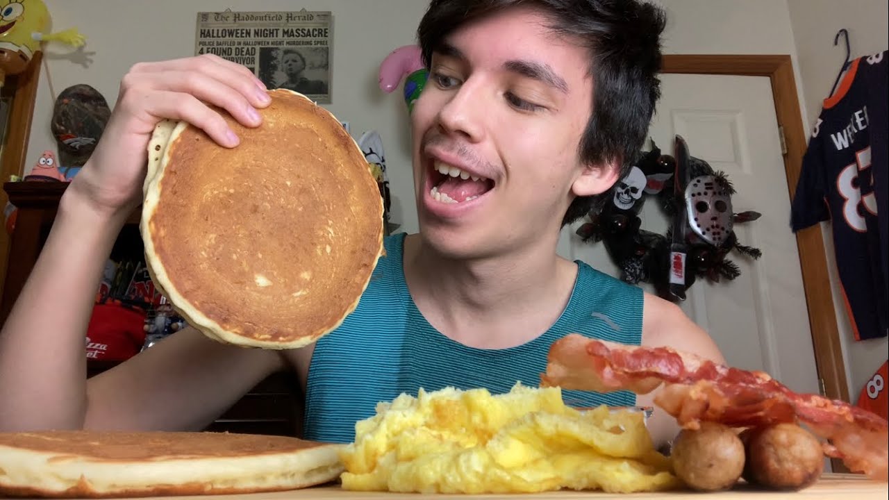 ASMR late night Dennys🥞
