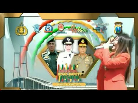 Via Vallen SELOW. Di Acara Millenial Road Safety Festival 2019 Di Jembatan Suramadu