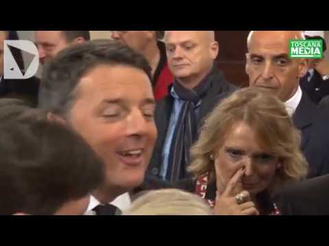 MATTEO RENZI FRA ABBRACCI, SELFIE E BATTUTE - video - YouTube