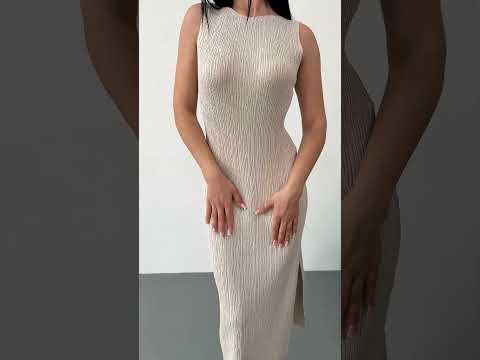 Платье мелкая машинная вязка с разрезом сбоку, видео 1