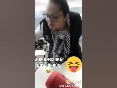 Professora dançando funk na aula - YouTube
