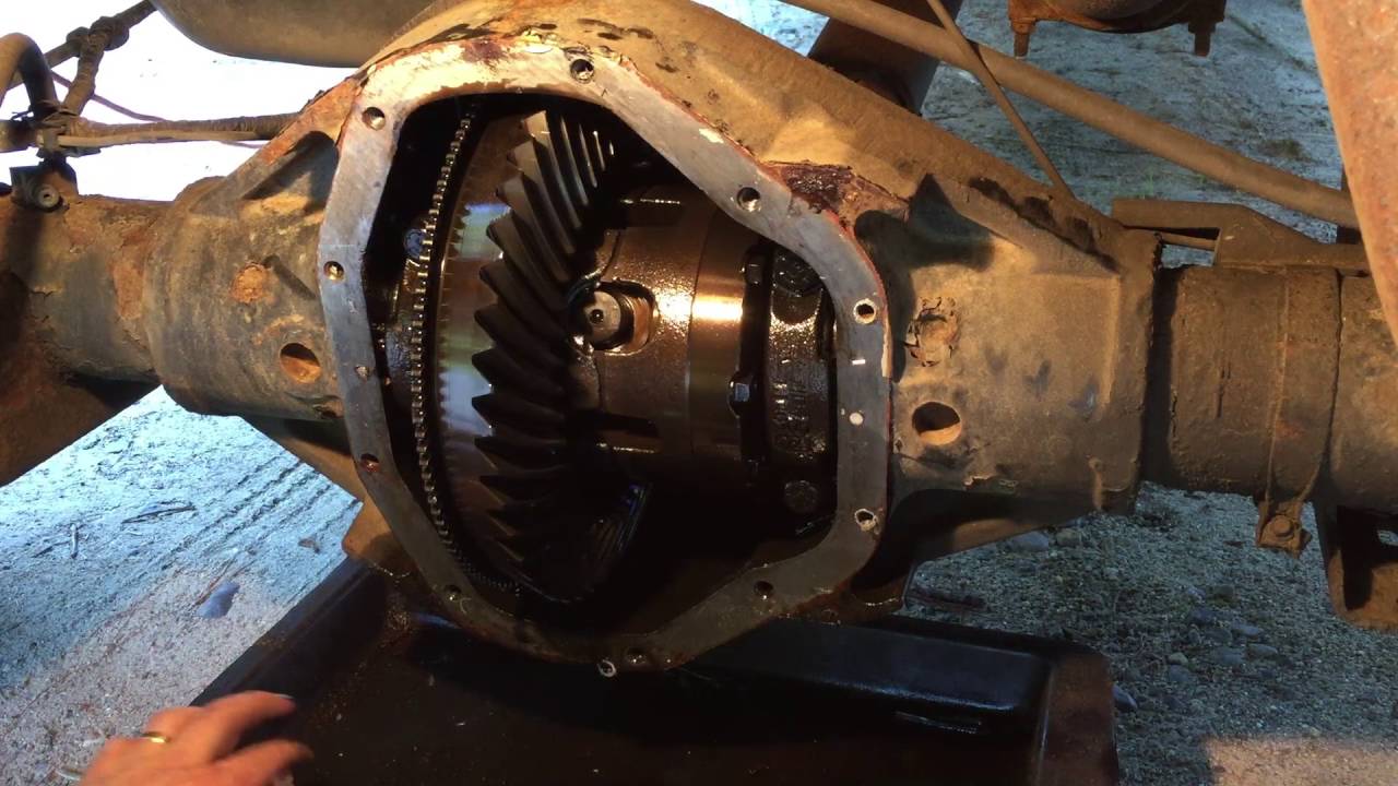 How To Change The Fluid In A Rear End Of A Dodge Truck 80 90 Gear Oil Change Youtube
