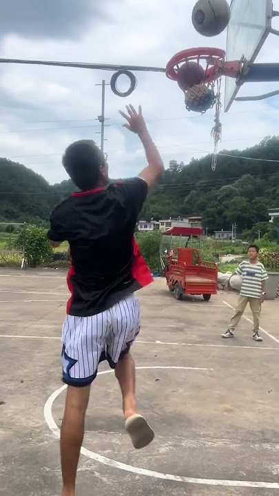 The child gave this middle-aged man a complete middle-aged man. Basketball, wild court, football