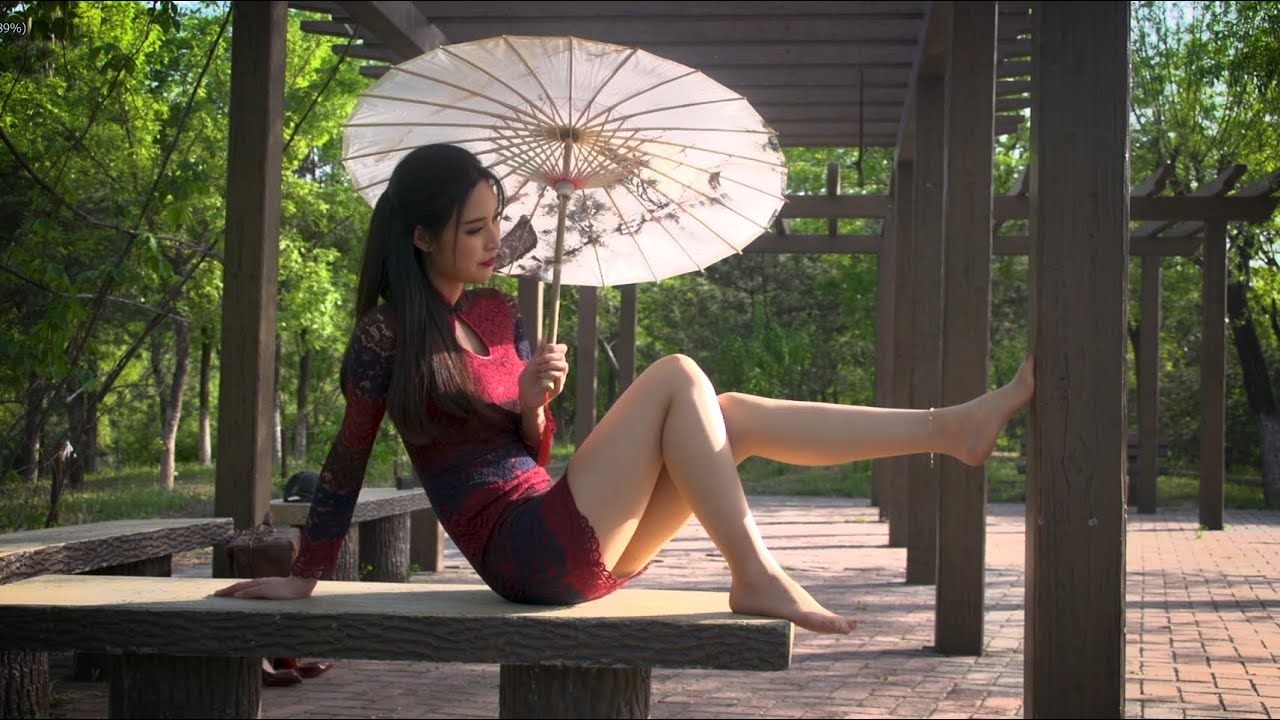 ligui麗櫃 樹林中的旗袍絲襪美女 Beautiful girl in cheongsam stockings in the woods