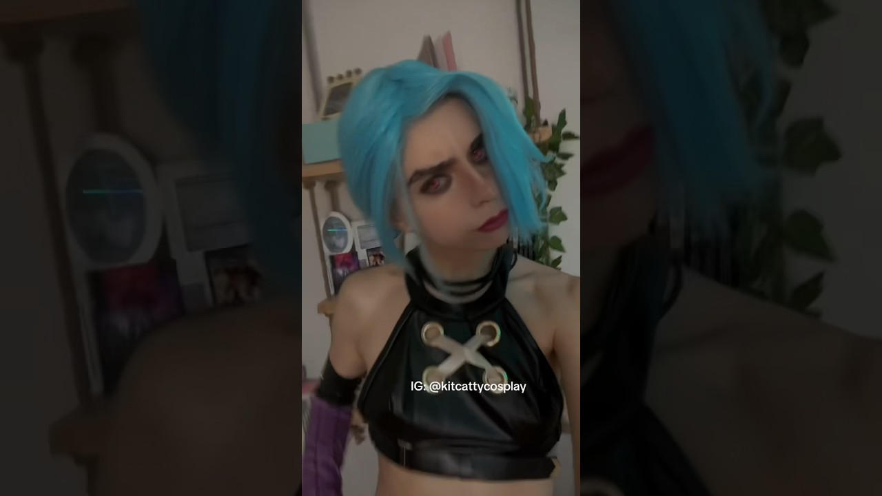 She crazy #cosplay #cosplaygirl #leagueoflegends #arcane #jinx #jinxarcane