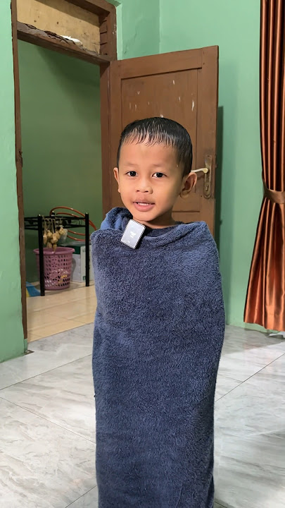 Abidzar mau pake baju habis mandi🥰