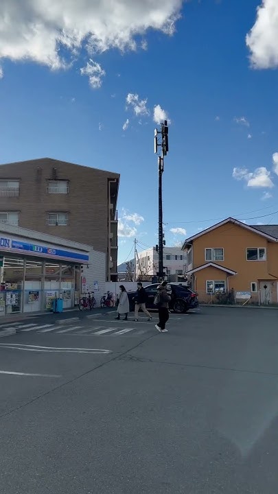 famous-convenience-store-with-mount-fuji-view-mtfuji-fuji-japan