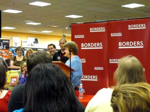 Charlaine Harris in Chicago Part 1/9