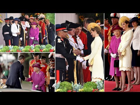Video: Jurk Van Koningin Letizia In Haar Act Met De Koningin Van Engeland