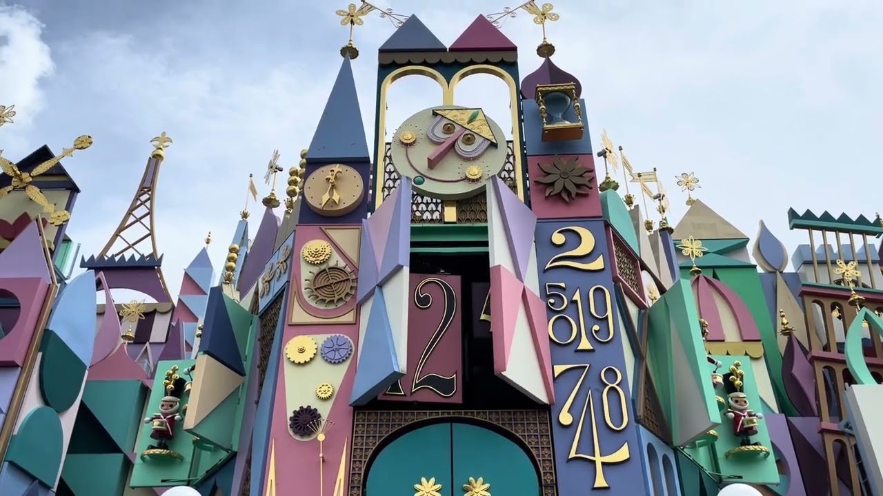 東京ディズニーランド イッツ・ア・スモールワールドのクロックタワー