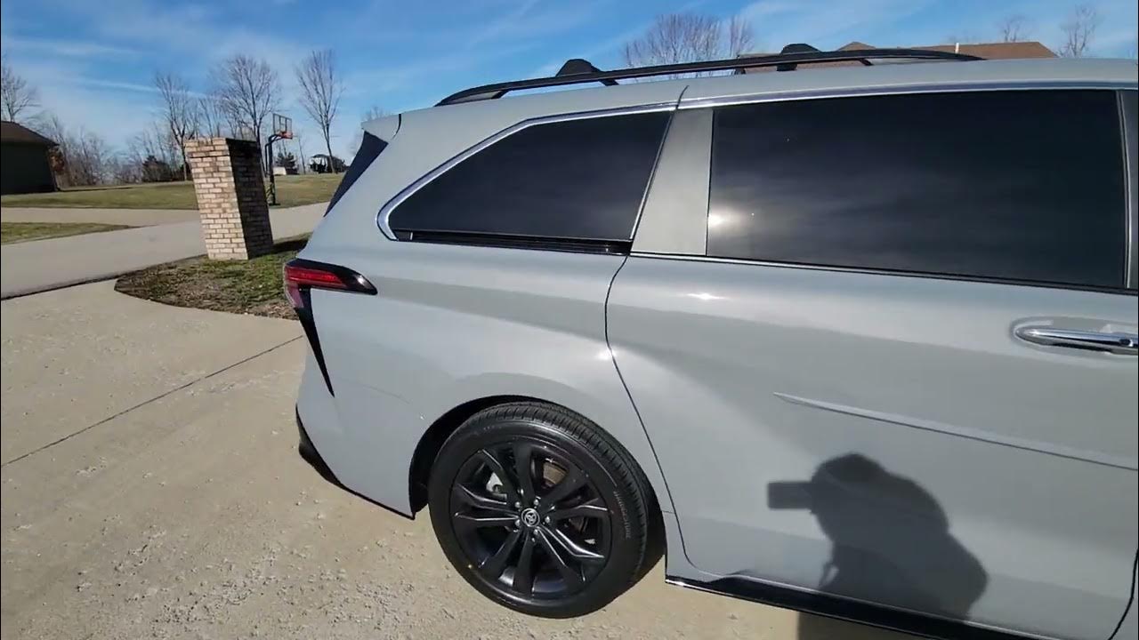 2023 AWD Toyota sienna XSE in Cement on 20's with Run flat Bridgestones