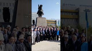 Касым-Жомарт Токаев и Садыр Жапаров торжественно открыли памятник Айкол Манасу в Астане