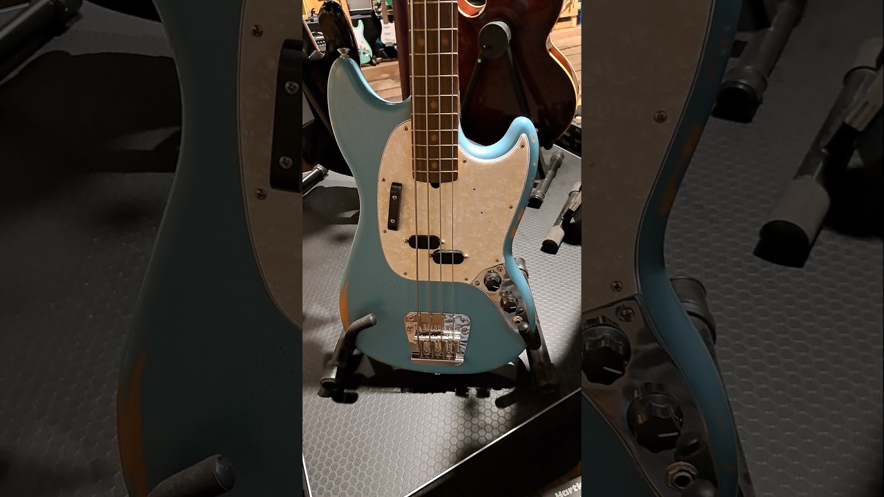 Fender Mustang Bass - JMJ Road Worn  - Faded Daphne Blue