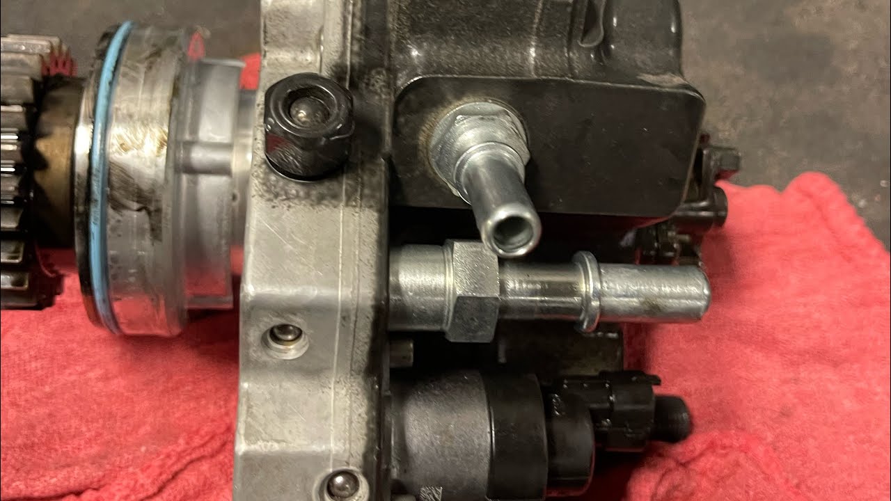 Master tech finds another grenaded CP4 pump - YouTube