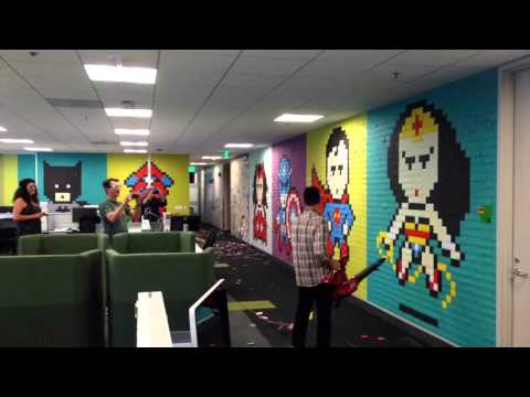 Video till Superhjältarna fick smaka på lövblås