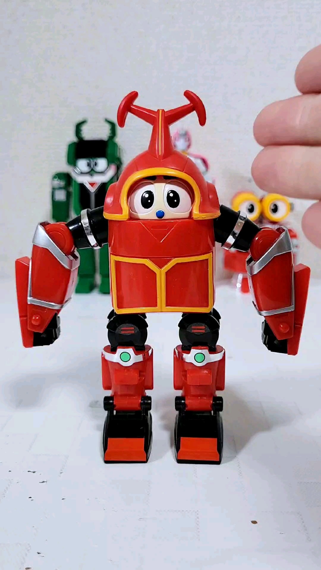 🔴 Kabutack transforms from a cute robot into a cool super mode