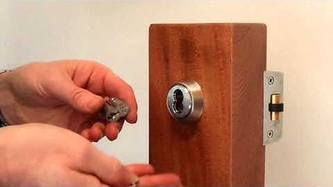 Changing the core of an interchangeable lock