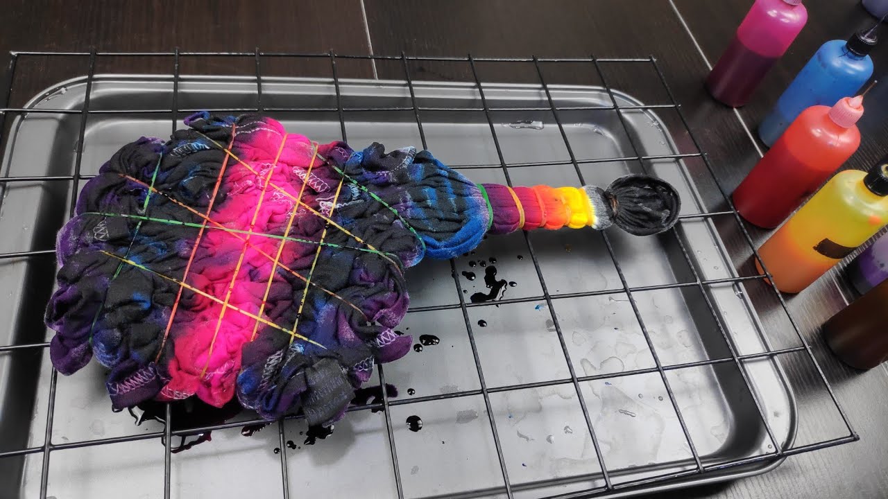 BLACK HOLE Tie Dye Tutorial