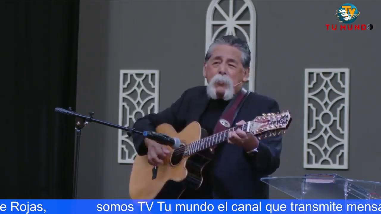 Пастор Хосе Висенте Рохас проповедует