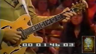 Glen Campbell ~ &quot;Rip It Up&quot; LIVE! 1971 Ripping Guitar Solo ( Little Richard classic ) Now TRIBUTE!