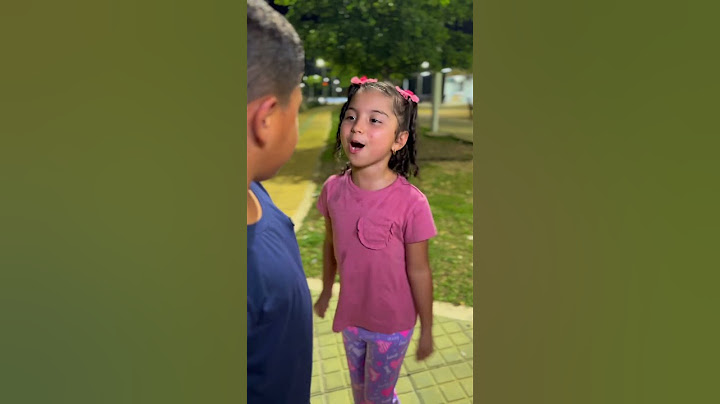 Se burlan de él por sus zapatos