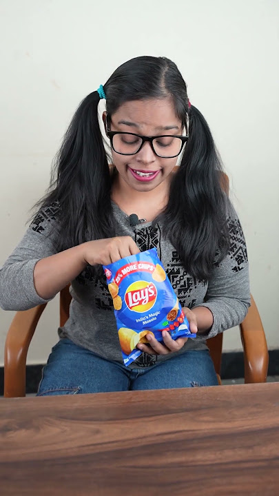 Sister VS Me | Eating Lay's | Fight for Chips | Behno ki NokJhok #minkutinku #shorts #comedy #funny