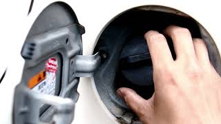 これで燃料キャップを置き忘れない意外な置き場所（豆知識）