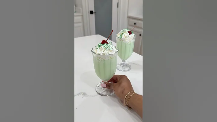 Shamrock shake- McDonald’s style 🍀 #shamrockshake #stpatricksday #saintpatricksday #shakesrecipe
