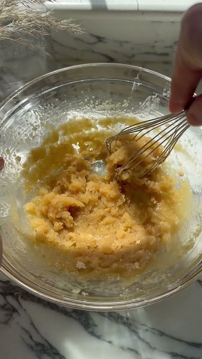 a classic blondie AKA like the cousin of a brownie, but a lighter more buttery vibe. #blondie