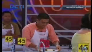 Cheff Juna berbicara bahasa bali dengan Kadek Dwi peserta MASTER CHEFF INDONESIA