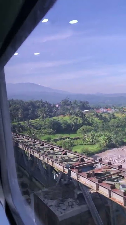 Pemandangan dari KA Kamandaka