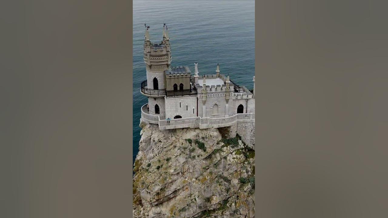 Ласточкино гнездо с боку кадры с дрона