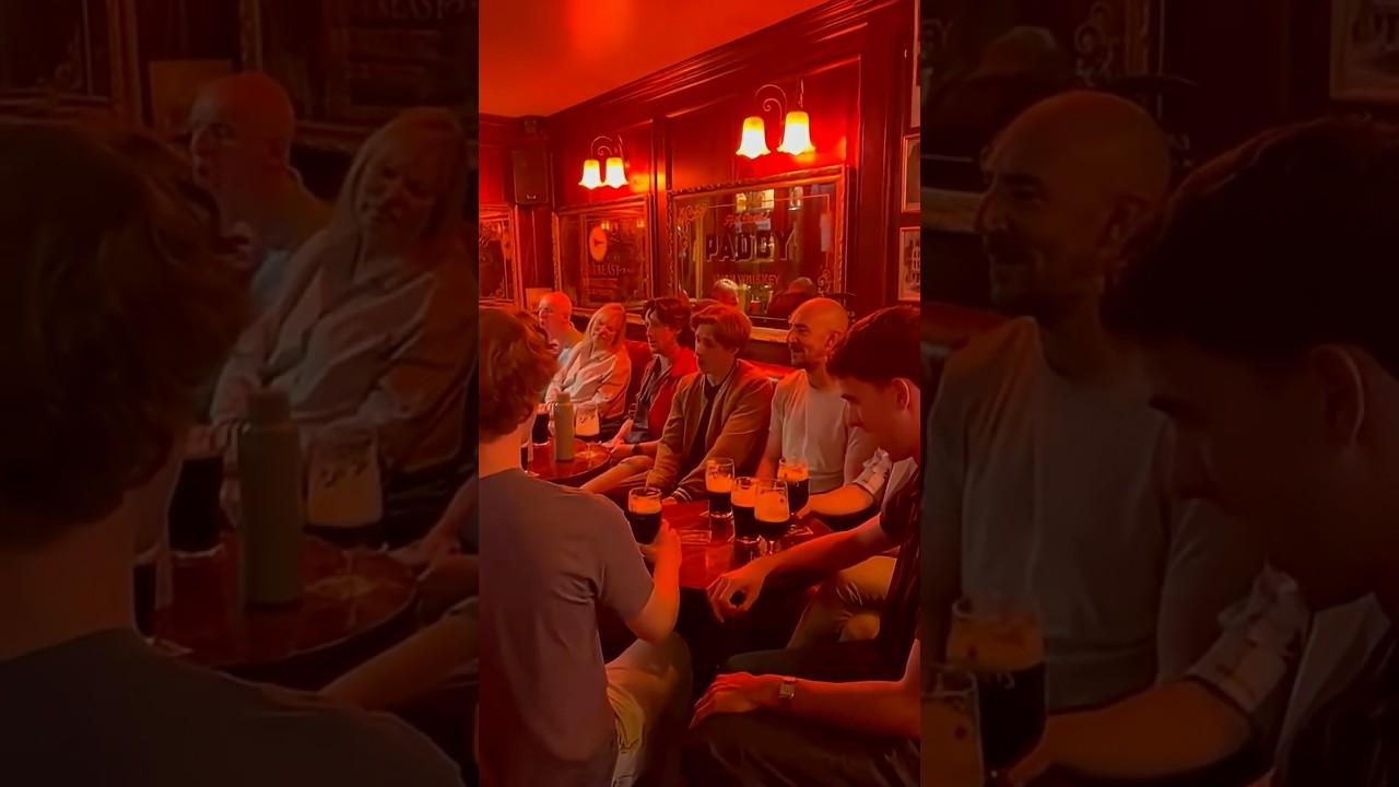 YouTube에서 The Rare Auld Times in The Thomas Moore Inn 보기 YouTube에서 The Rare Auld Times in The Thomas Moore Inn 보기