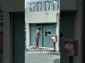 つるはし振り下ろし、沖縄・南城市長の事務所損壊 犯行の映像を入手「市長宅はどこだ」